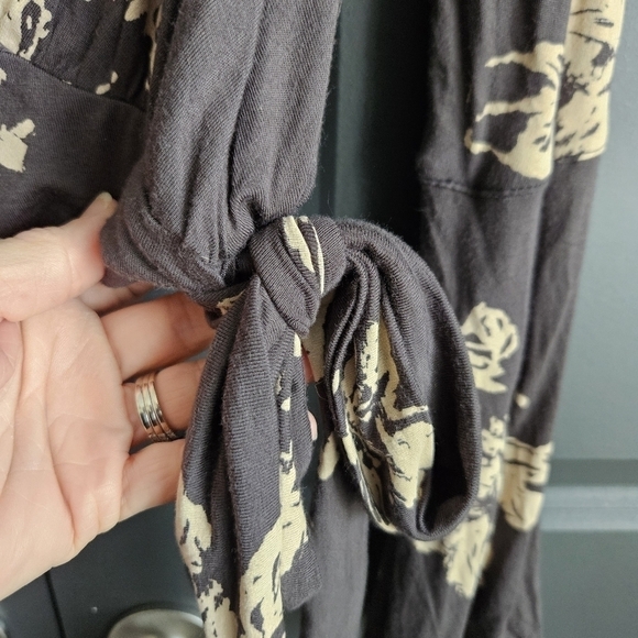 Free People Fiona Bell Sleeve Surplice Tie Waist Floral Top Sz Small - Picture 4 of 11